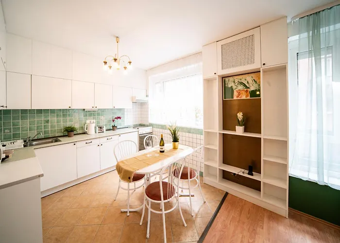 Free Parking - Little Urban Hideaway - Wifi, Ac *