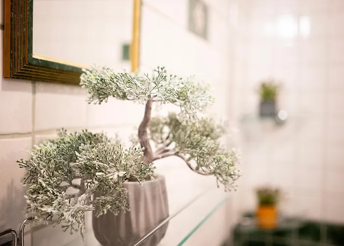 Free Parking - Little Urban Hideaway - Wifi, Ac Apartman