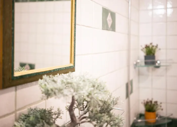 Free Parking - Little Urban Hideaway - Wifi, Ac Apartman *
