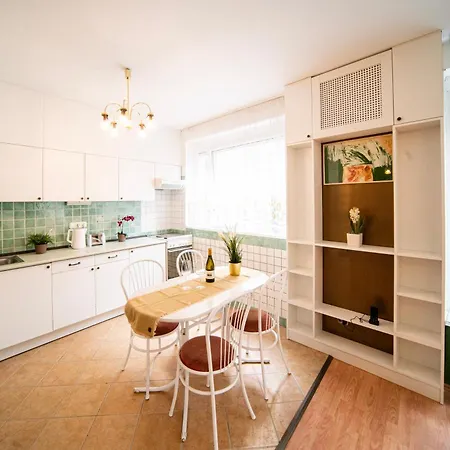 Free Parking - Little Urban Hideaway - Wifi, Ac *