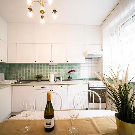 Free Parking - Little Urban Hideaway - Wifi, Ac Apartment Budapest