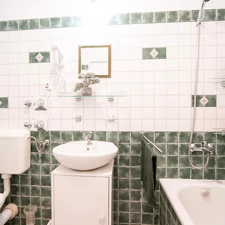 Free Parking - Little Urban Hideaway - Wifi, Ac Budapest